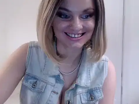 Snapshot of YourSweetJam chatting on January 24, 7:51 am YourSweetJam online show from January 24, 7:51 am