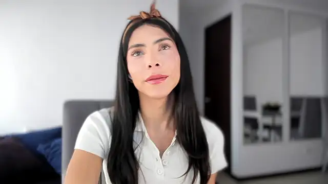 angelturned001 online show from November 20, 7:35 pm