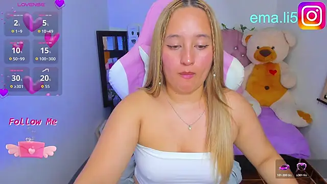 Snapshot of ema_tayy chatting on April 9, 10:59 pm ema tayy online show from April 9, 10:59 pm