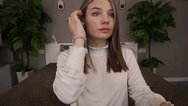 IceDanielles online show from January 18, 2:23 pm