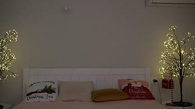 IceDanielles online show from January 24, 5:00 pm