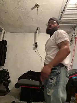 Snapshot of Enos3 chatting on April 14, 6:47 pm Enos3 online show from April 14, 6:47 pm