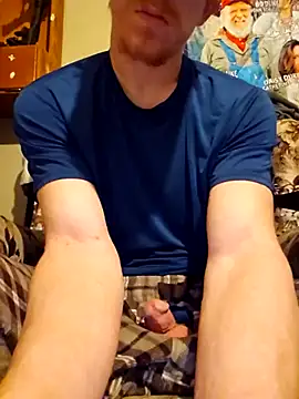 Snapshot of REDHAMMER_ chatting on February 23, 1:35 am REDHAMMER  online show from February 23, 1:35 am