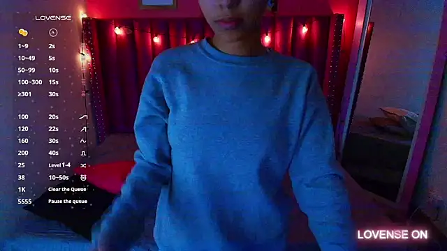 Snapshot of littleebonny chatting on December 5, 1:06 pm littleebonny online show from December 5, 1:06 pm