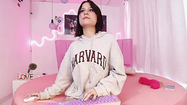 Snapshot of Azul_horney chatting on February 6, 8:34 pm Azul horney online show from February 6, 8:34 pm