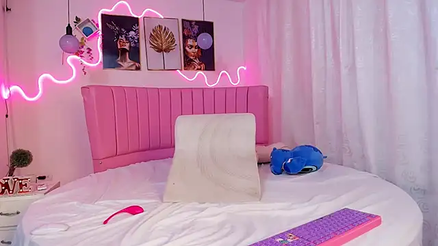 Snapshot of Azul_horney chatting on February 13, 12:46 am Azul horney online show from February 13, 12:46 am