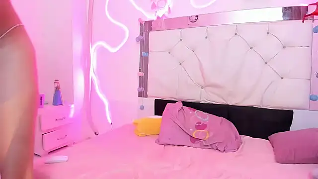 Snapshot of Azul_horney chatting on February 15, 5:41 am Azul horney online show from February 15, 5:41 am