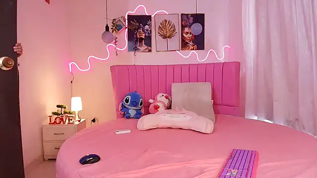 Snapshot of Azul_horney chatting on November 24, 9:25 pm Azul horney online show from November 24, 9:25 pm