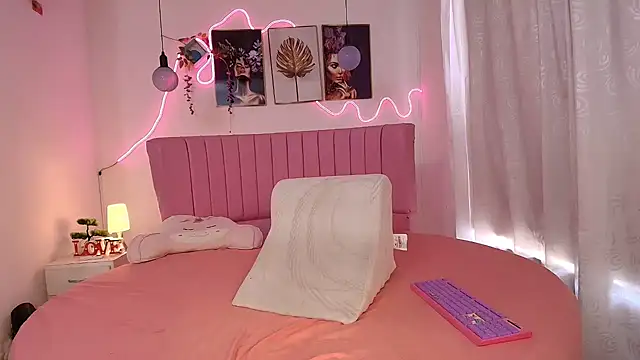 Snapshot of Azul_horney chatting on February 19, 7:10 pm Azul horney online show from February 19, 7:10 pm