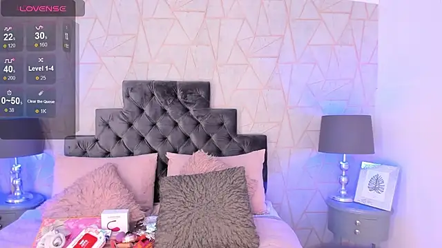 Snapshot of emily_parkerr chatting on February 24, 3:53 pm emily parkerr online show from February 24, 3:53 pm