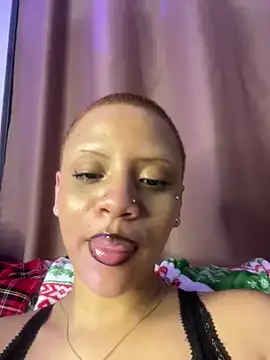 Snapshot of Charlotee_ chatting on December 22, 8:49 am Charlotee  online show from December 22, 8:49 am