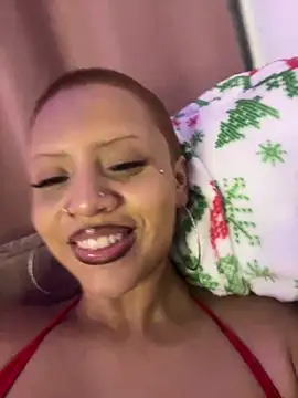 Snapshot of Charlotee_ chatting on January 21, 6:33 am Charlotee  online show from January 21, 6:33 am