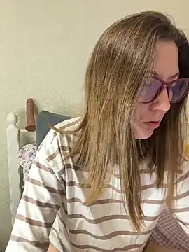 BeatriceTender online show from April 8, 7:25 pm