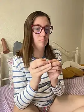 BeatriceTender online show from April 11, 6:23 pm