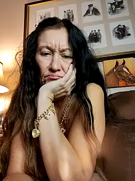 Snapshot of TheDime chatting on February 1, 8:57 am TheDime online show from February 1, 8:57 am