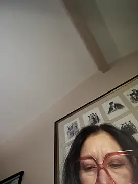 Snapshot of TheDime chatting on February 4, 2:12 pm TheDime online show from February 4, 2:12 pm