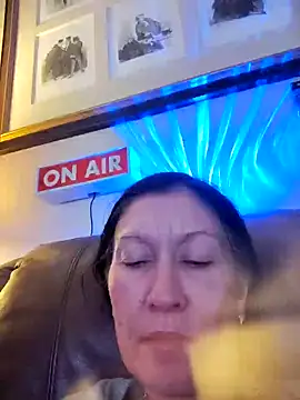 Snapshot of TheDime chatting on February 25, 12:20 am TheDime online show from February 25, 12:20 am