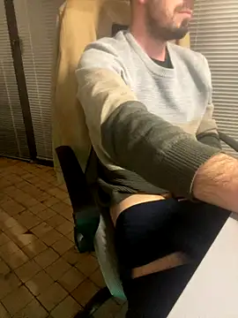 giorgakaci69 online show from December 17, 4:57 pm