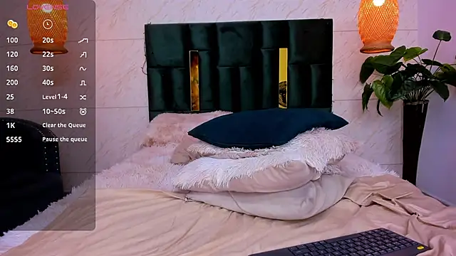 Taiissa  online show from January 25, 3:52 pm