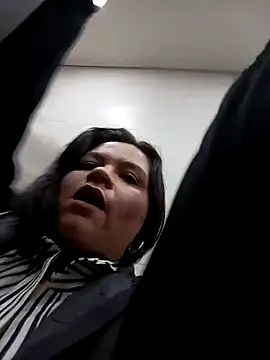 Snapshot of Julieta-tits chatting on December 6, 10:30 pm Julieta-tits online show from December 6, 10:30 pm