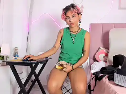 Snapshot of lilith_horny chatting on June 17, 2:58 am lilith horny online show from June 17, 2:58 am
