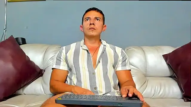 Snapshot of derekk_frostt chatting on June 22, 11:46 pm derekk frostt online show from June 22, 11:46 pm