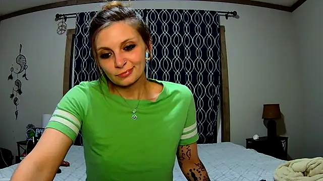 Snapshot of ZeelaXoXo chatting on February 2, 6:37 am ZeelaXoXo online show from February 2, 6:37 am