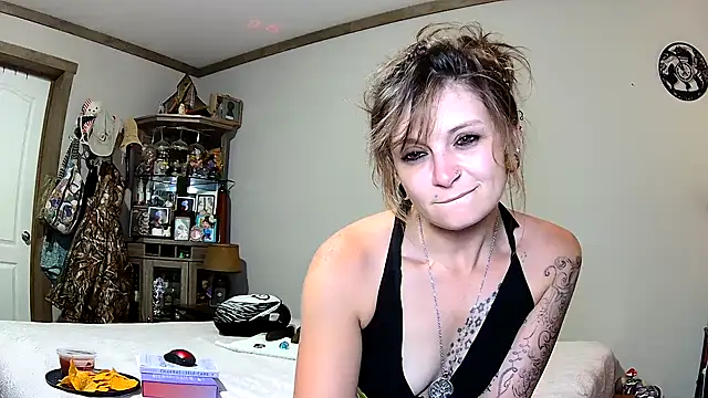 ZeelaXoXo online show from April 11, 5:12 am