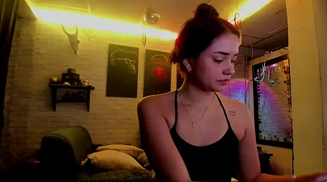 Kimmymadison- online show from February 10, 9:15 pm