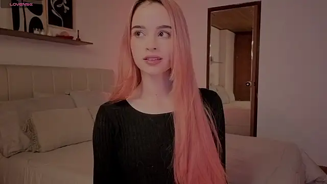 Snapshot of Roxxy_mora chatting on January 16, 10:47 pm Roxxy mora online show from January 16, 10:47 pm