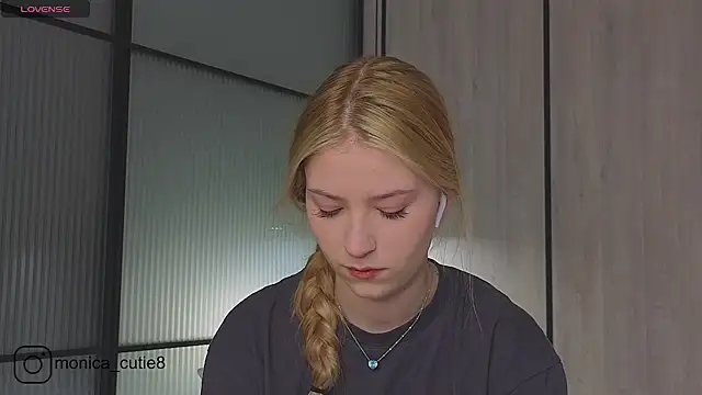 Monikacutie online show from March 3, 4:03 am