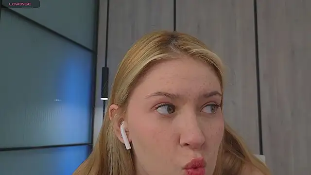 Monikacutie online show from March 23, 4:27 am