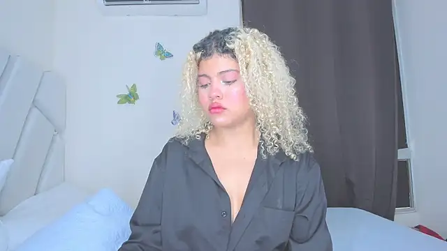 sofiacastillo01 online show from April 10, 5:17 pm