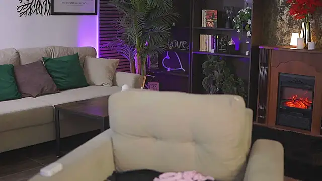 EvaSunderland online show from February 6, 3:16 am