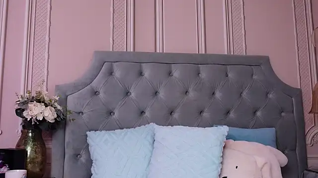 LucyAddison online show from April 6, 5:19 am