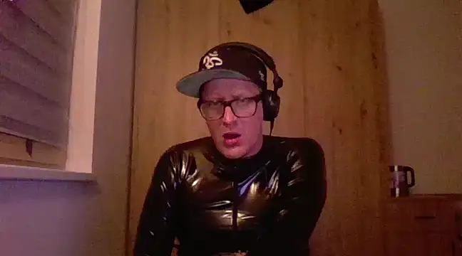 Bigthroaterboy online show from February 15, 9:48 pm