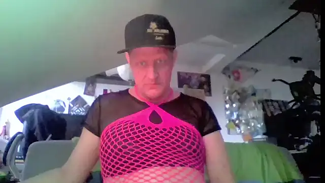 Snapshot of Bigthroaterboy chatting on June 12, 4:50 pm Bigthroaterboy online show from June 12, 4:50 pm