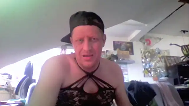 Snapshot of Bigthroaterboy chatting on June 17, 6:16 am Bigthroaterboy online show from June 17, 6:16 am