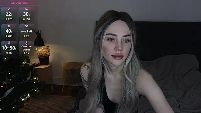 Snapshot of Sara_Tranquil chatting on December 8, 6:50 pm Sara Tranquil online show from December 8, 6:50 pm