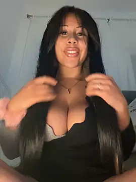 HaileyDiana online show from April 16, 2:07 pm