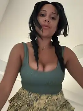 Snapshot of HaileyDiana chatting on July 24, 2:04 pm HaileyDiana online show from July 24, 2:04 pm