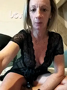 Snapshot of tatianasexymilf chatting on October 19, 9:32 am tatianasexymilf online show from October 19, 9:32 am