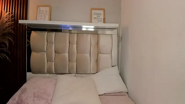 ANTONELLA  ROUSE  online show from January 27, 11:43 pm