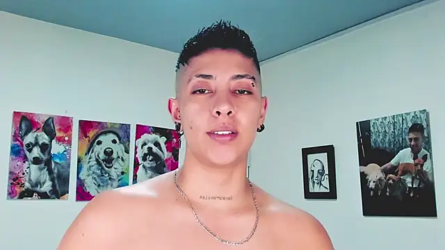 Snapshot of Aleja1214 chatting on February 13, 4:54 am Aleja1214 online show from February 13, 4:54 am