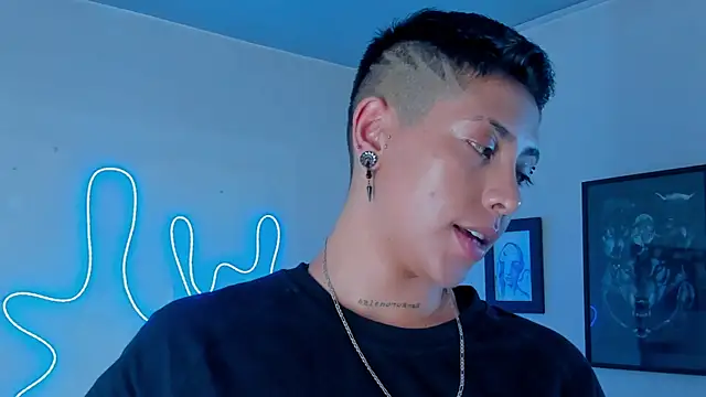 Snapshot of Aleja1214 chatting on September 22, 1:40 am Aleja1214 online show from September 22, 1:40 am