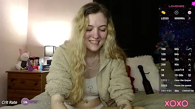 Snapshot of EllieeRose chatting on March 2, 1:47 am EllieeRose online show from March 2, 1:47 am