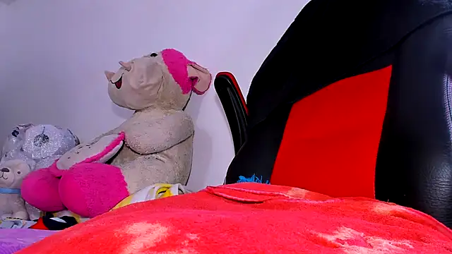 Snapshot of kerlysmith_24 chatting on December 27, 12:39 am kerlysmith 24 online show from December 27, 12:39 am