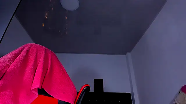 Snapshot of kerlysmith_24 chatting on January 11, 9:25 pm kerlysmith 24 online show from January 11, 9:25 pm