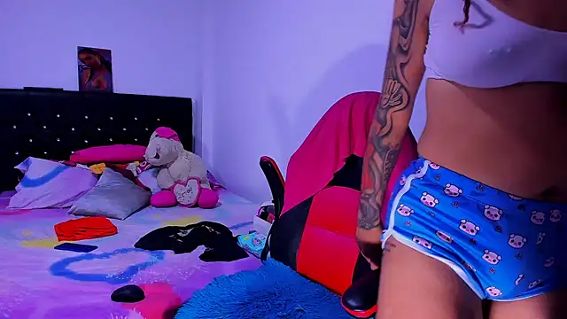 Snapshot of kerlysmith_24 chatting on January 30, 7:37 pm kerlysmith 24 online show from January 30, 7:37 pm