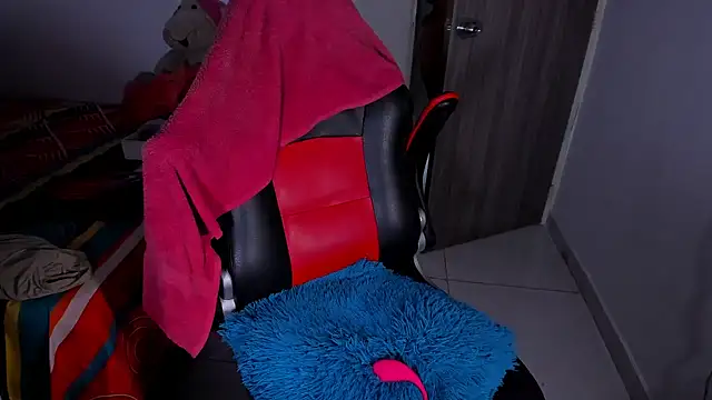 Snapshot of kerlysmith_24 chatting on March 19, 8:32 pm kerlysmith 24 online show from March 19, 8:32 pm